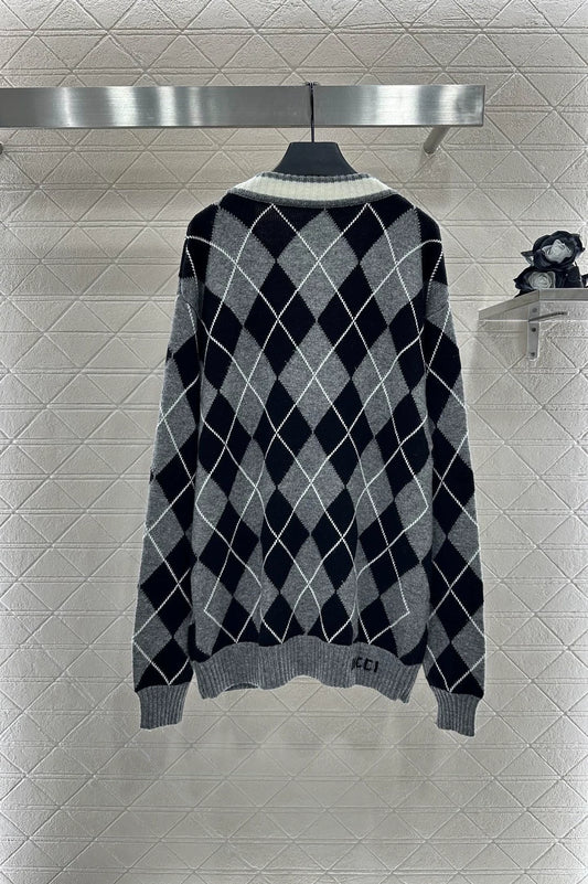G 25 Diamond jacquard long knit cardigan.