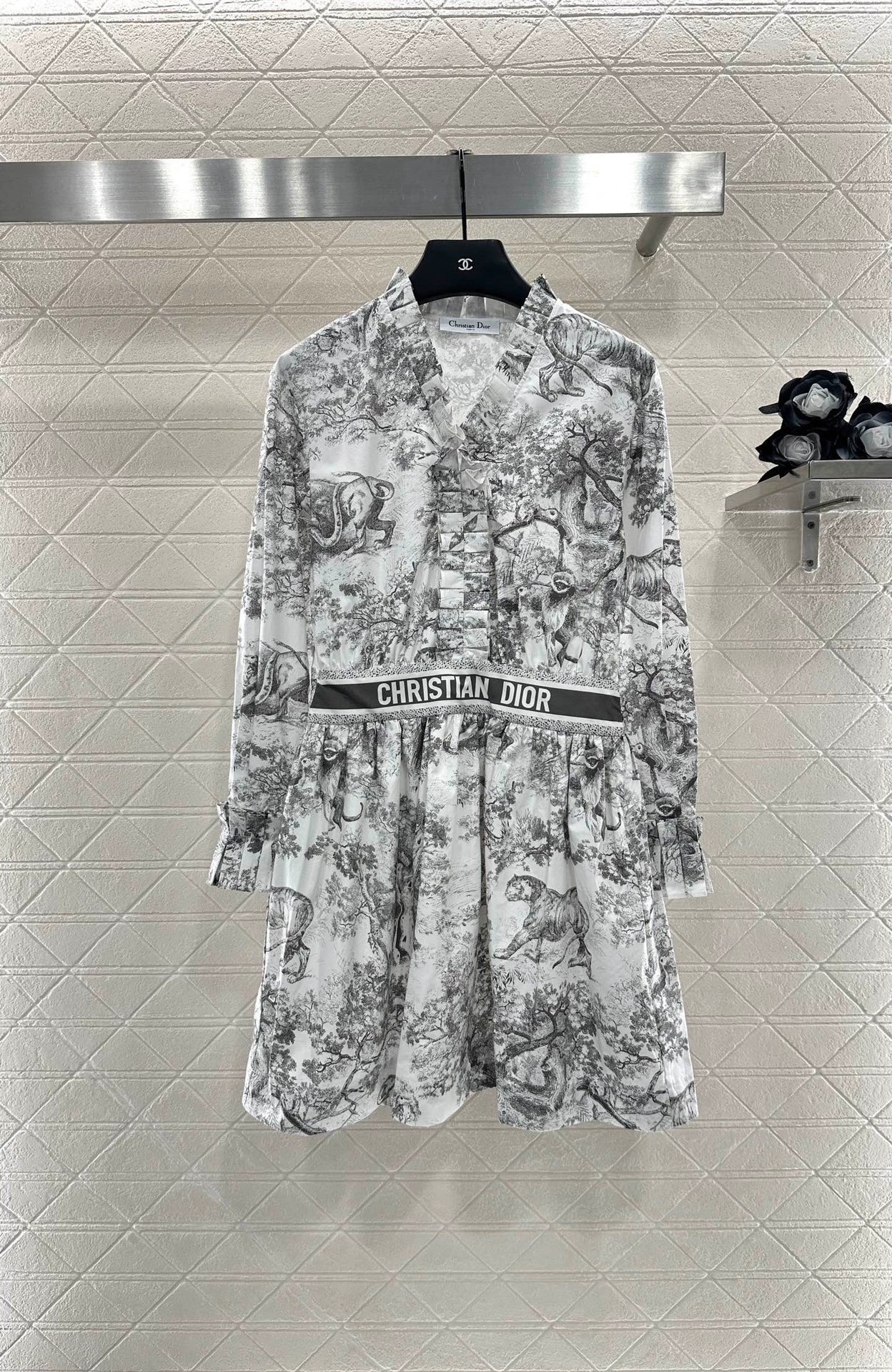 D 25 Animal jungle print accordion pleated lace dress