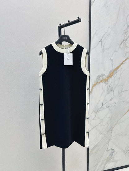 D 25 sleeveless dress