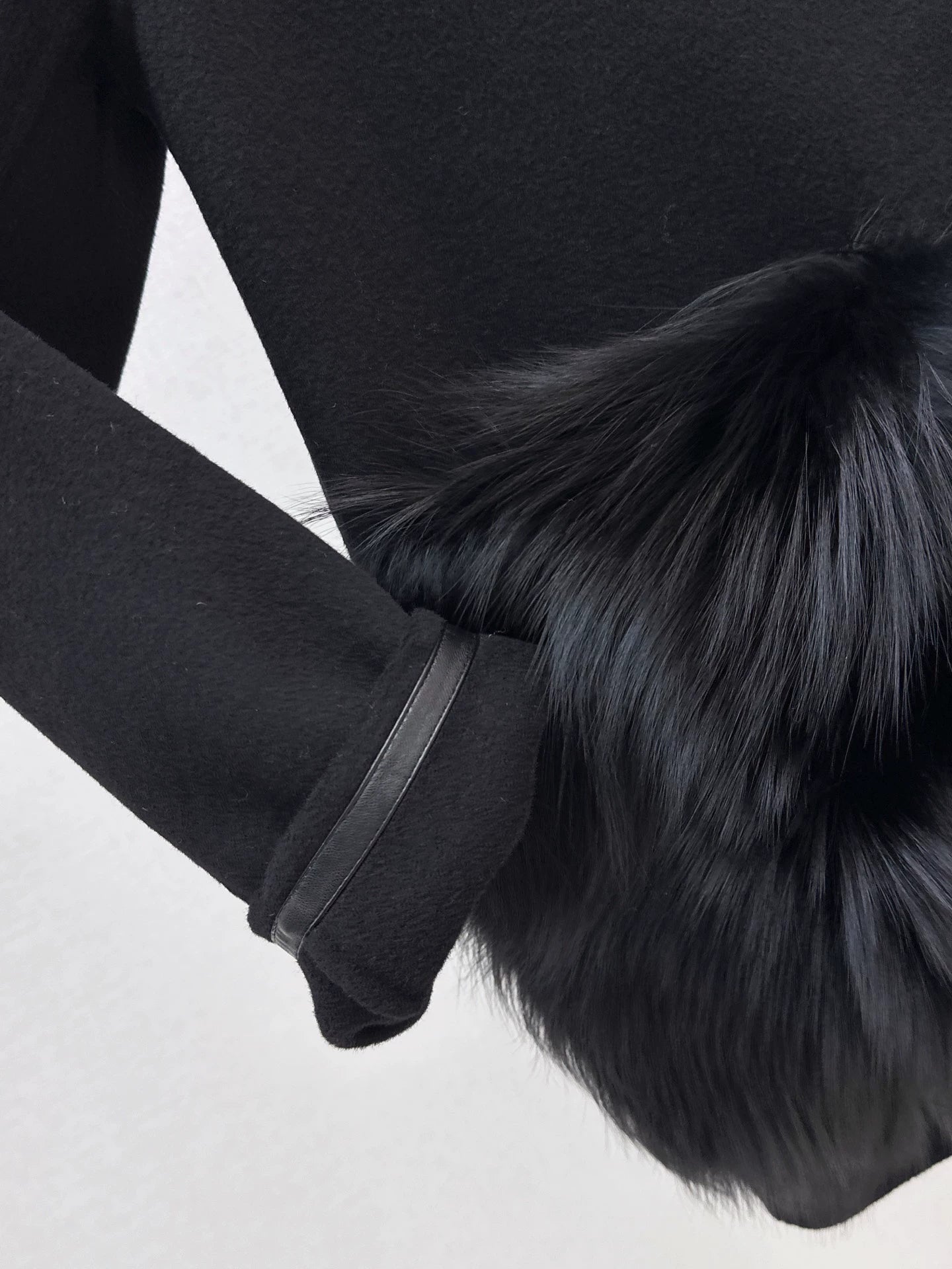 L 25fw wool coat with fox fur trim