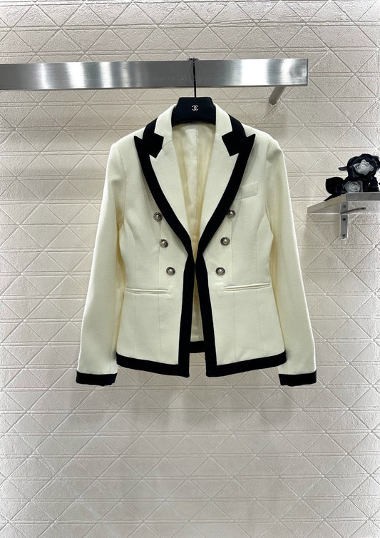 Ba 25 Contrast-color lapel suit.