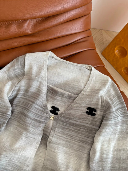 C 25 Gradient color knitted cardigan + inner suspenders