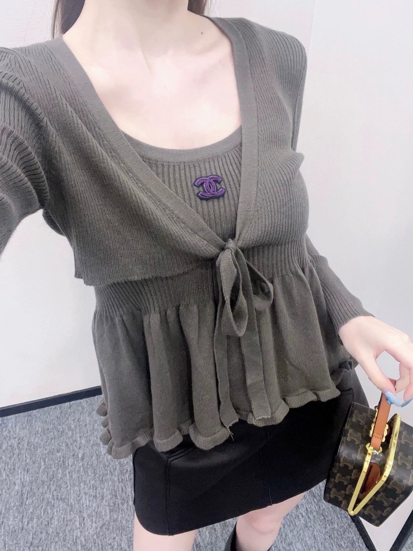 C 25 Two-piece suspender knitted cardigan