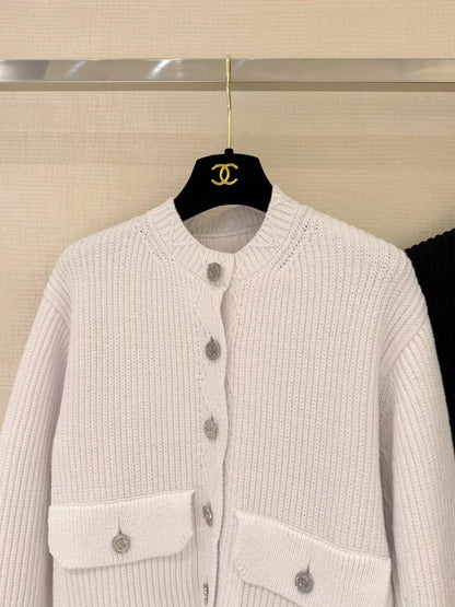25 Early Autumn New Hollow Three-Dimensional Jacquard Double Pocket Round Neck Knitted Cardigan