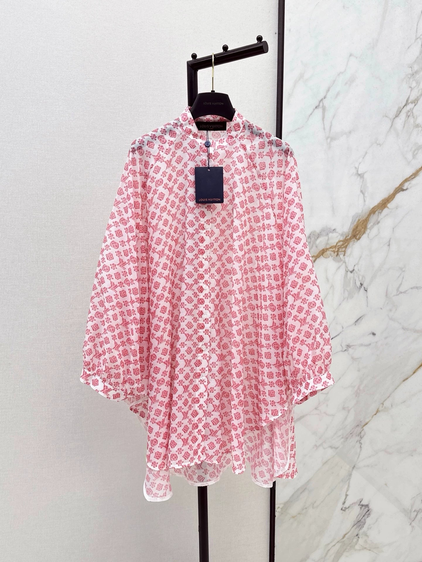 L 25 New irregular cape style shirt
