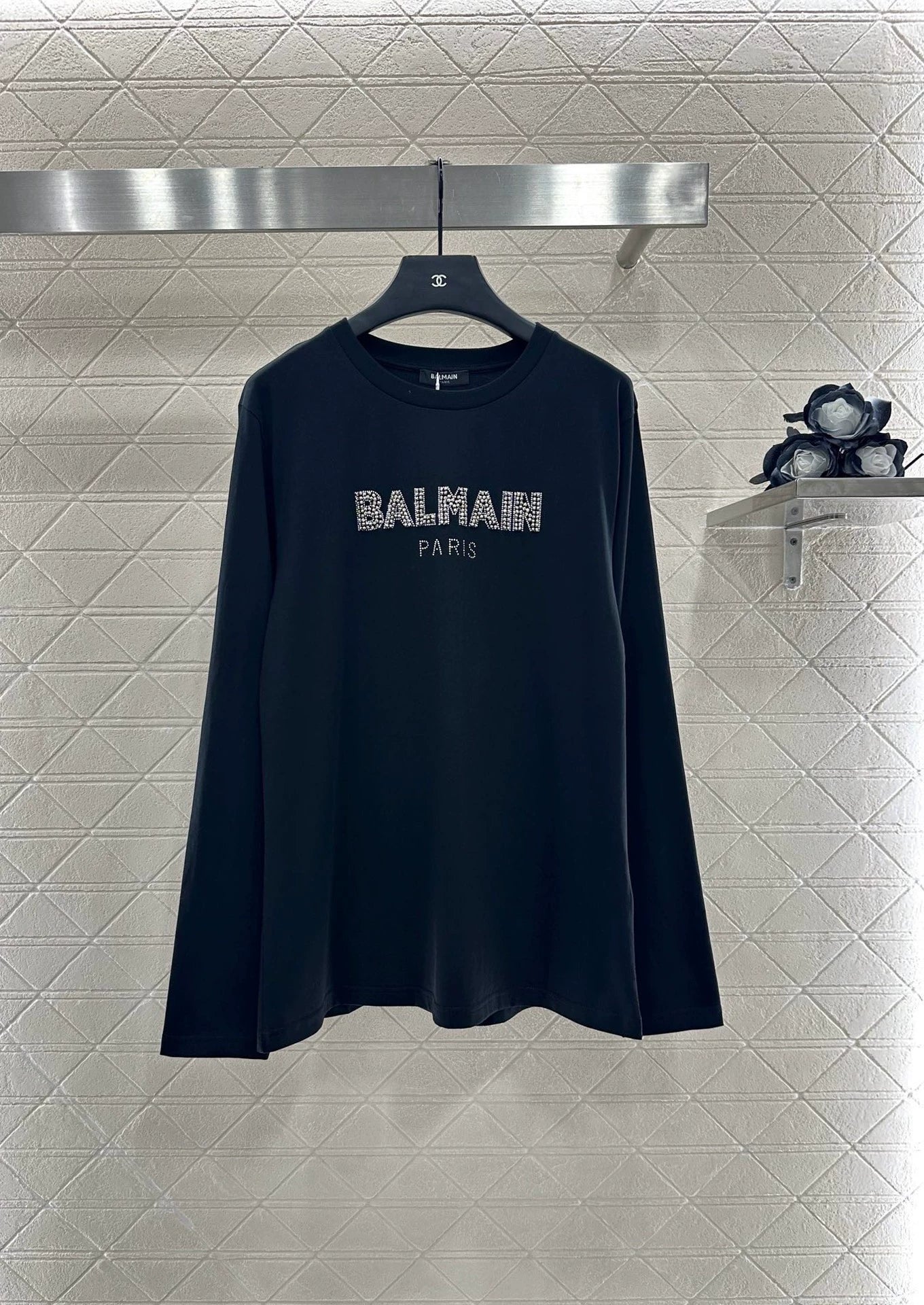 BA 25 A versatile round-neck long-sleeved top
