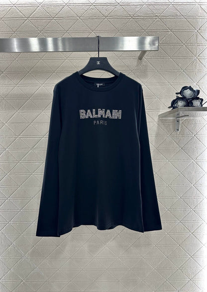 BA 25 A versatile round-neck long-sleeved top