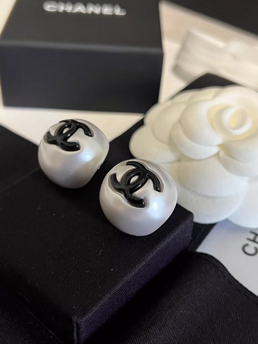 25 Summer new enamel double c pearl earrings