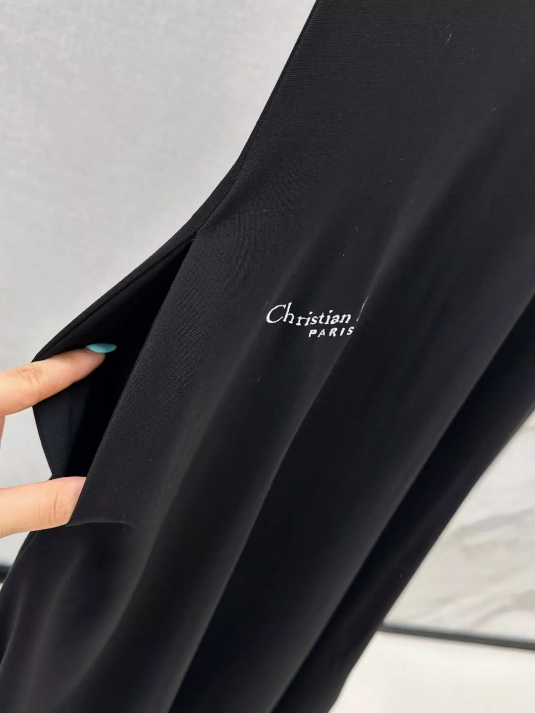 D 25 New Minimalist Sleeveless Long Dresses