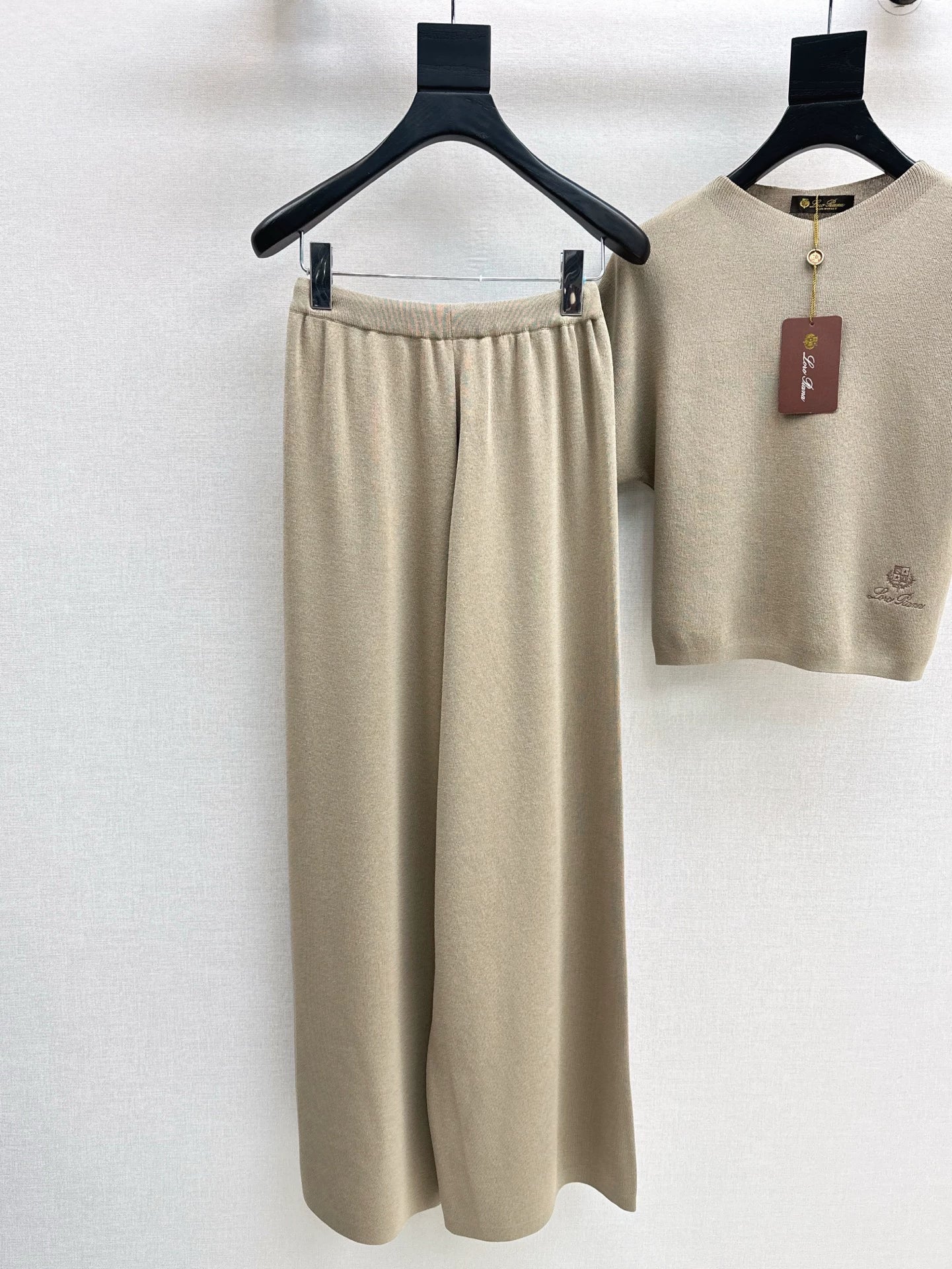 Lor 25 Frühling/Sommer Neuer High-End-Strickanzug im minimalistischen Stil 