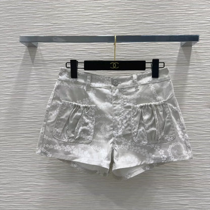 c 25 New color clashing printed pocket shorts