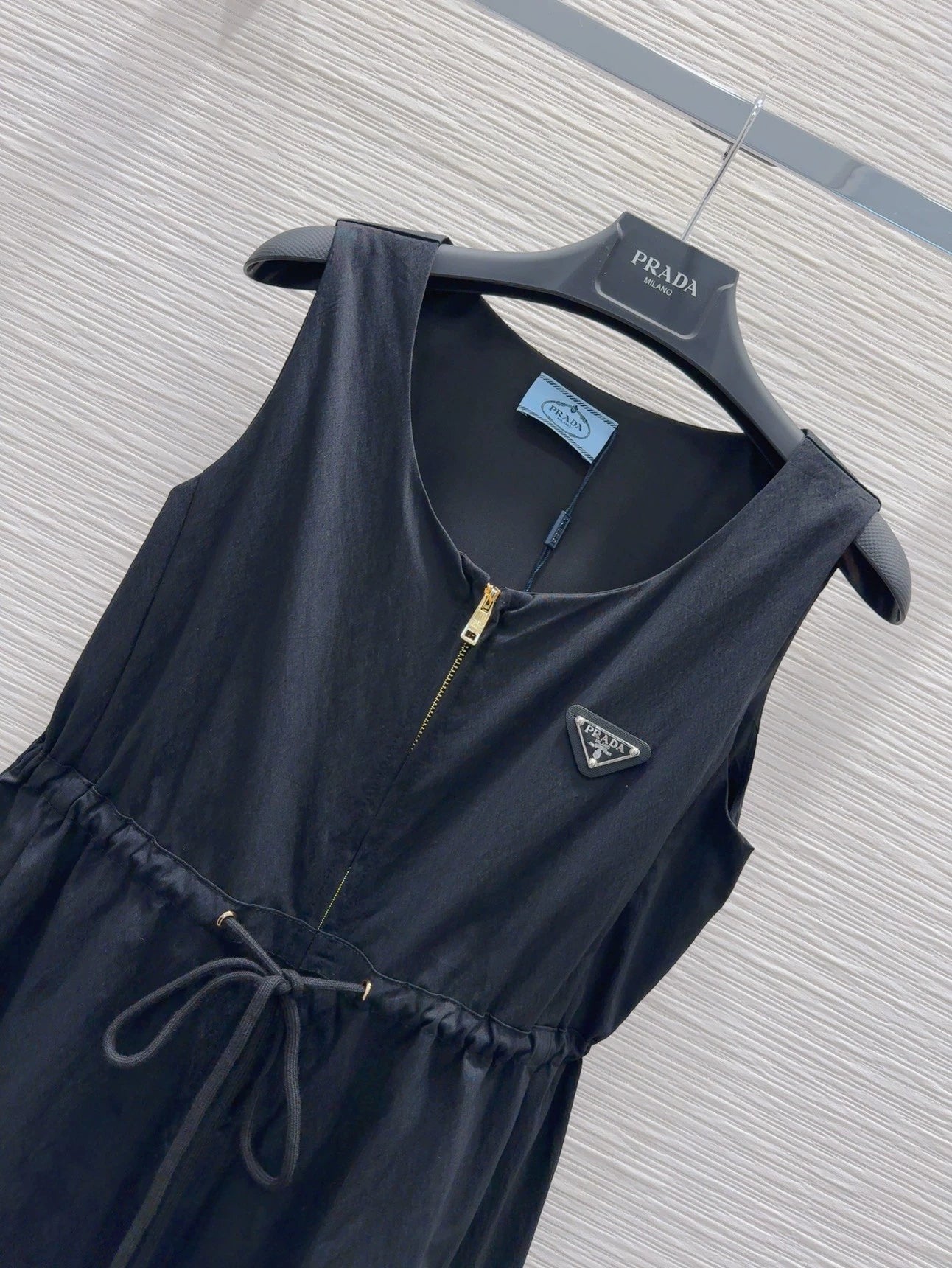 P 25 new straps zipper sleeveless dresses(white black)
