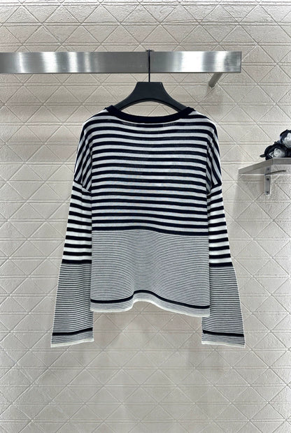 Di 25 loose striped knit sweater
