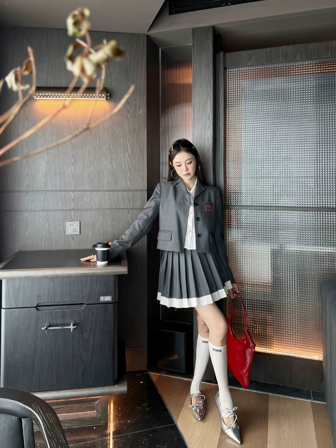 M 25 new age-reducing outfits Short suit jacket + contrasting color stitching pleated skirt
