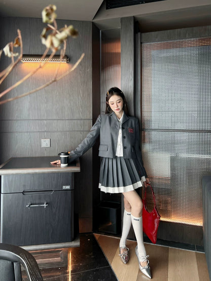 M 25 new age-reducing outfits Short suit jacket + contrasting color stitching pleated skirt