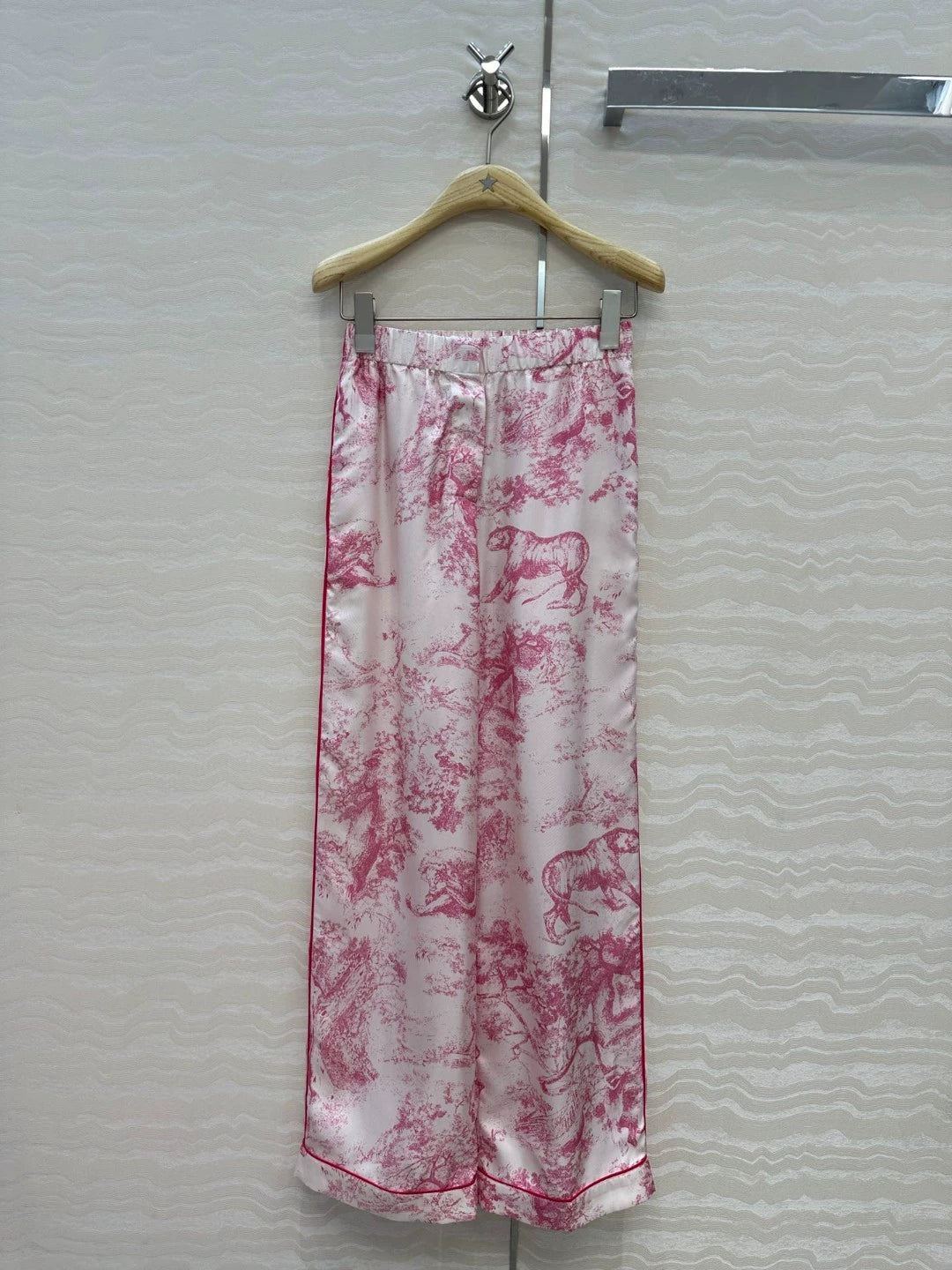 D 25 new animal jungle series pajama style silk trousers!