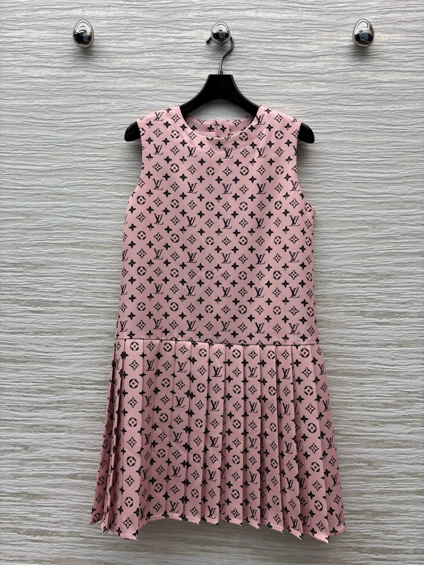 L 25 Spring/Summer New Pink Sleeveless Pressed Pleated Dresses