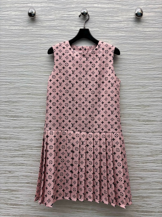 L 25 Spring/Summer New Pink Sleeveless Pressed Pleated Dresses
