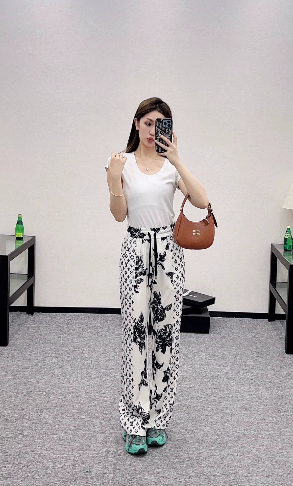 L 25 Printed drawstring trousers