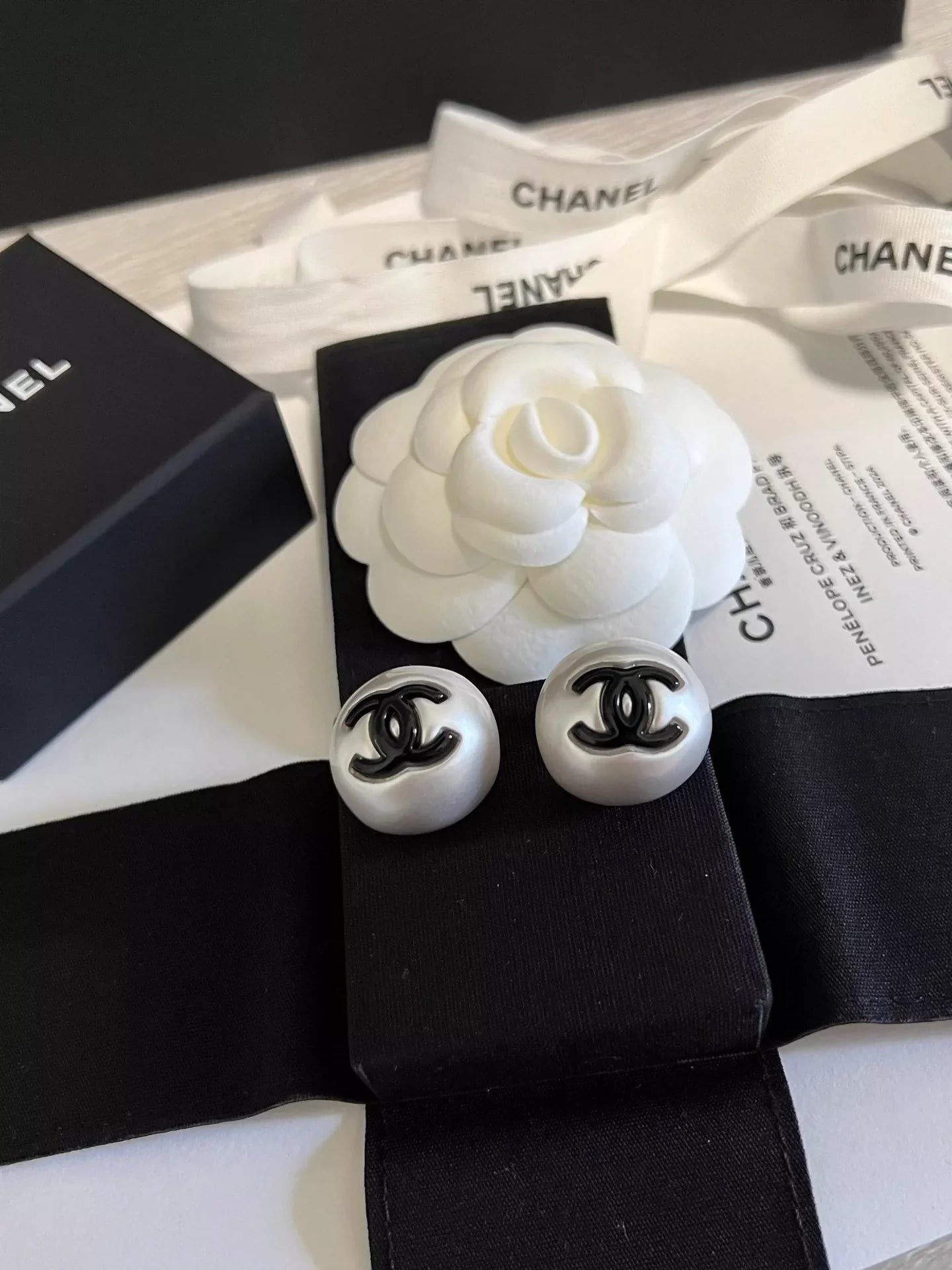 25 Summer new enamel double c pearl earrings