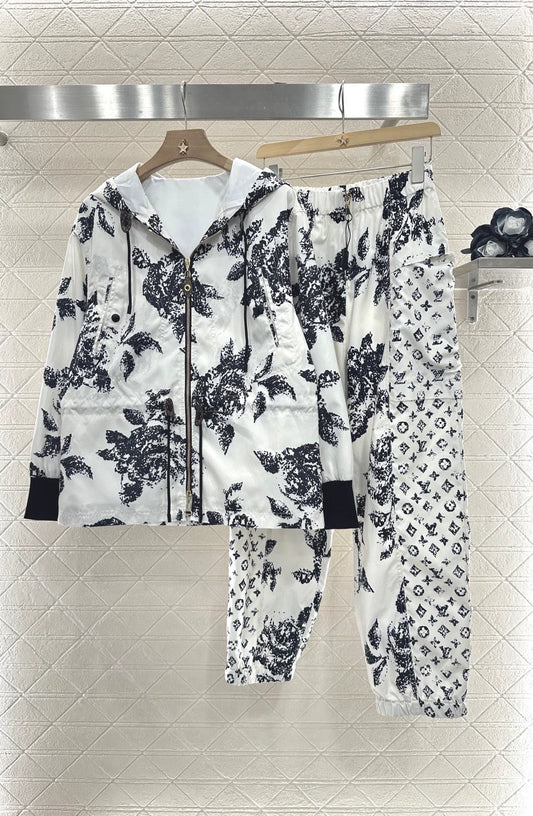 L 25 Hooded printed jacket and trousers set