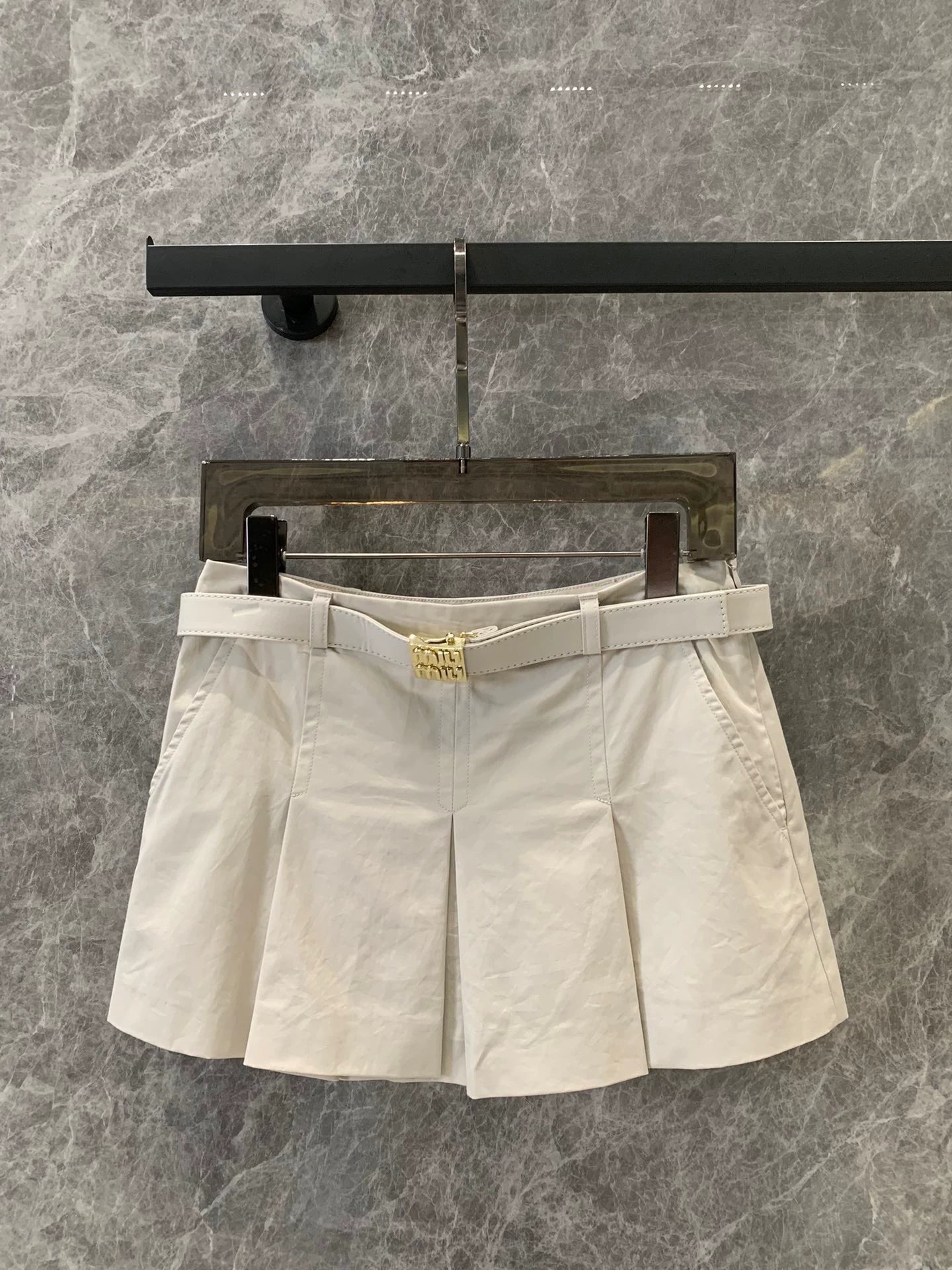 M 25 Belt skirt pleated skirt