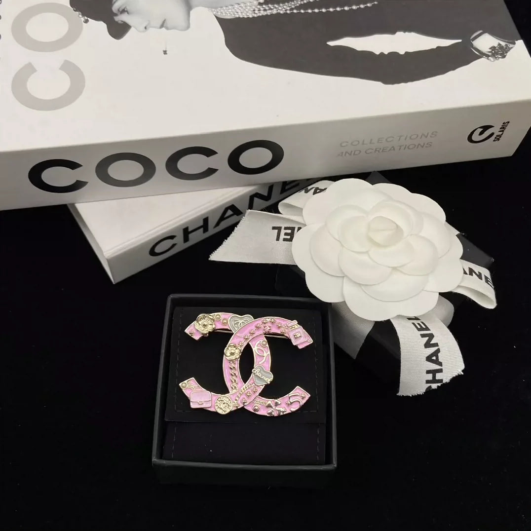 25 Summer new pink enamel double C brooch