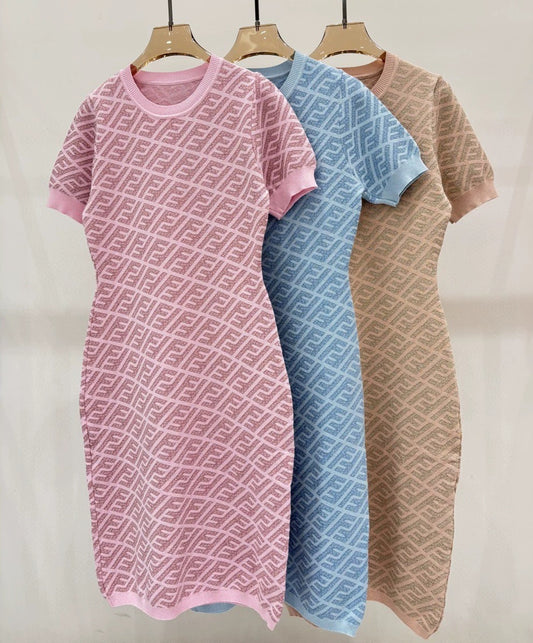 F 25 New Alphabet Slash Round Neck Short Sleeve Knit Dress (pink blue brown)