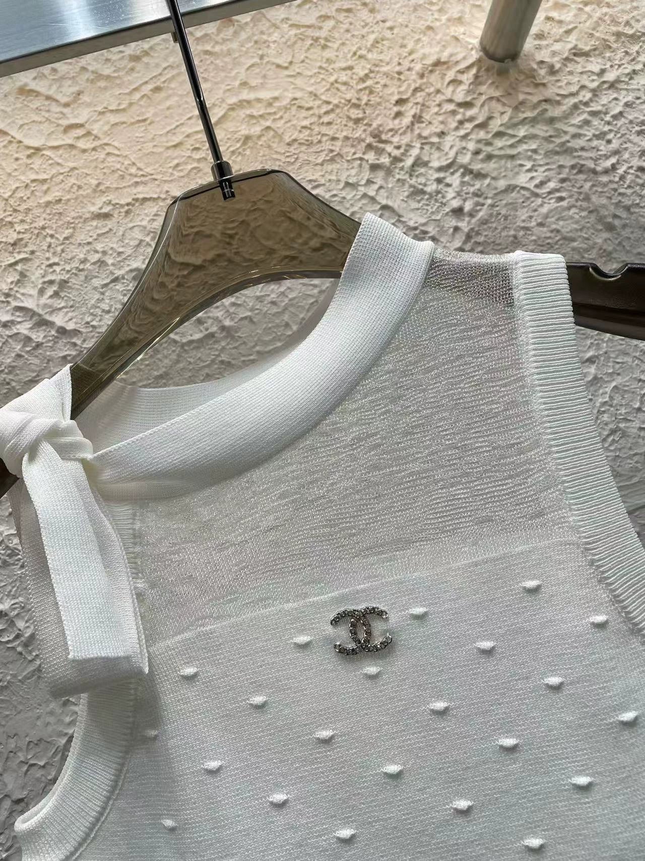 C 25 New three-dimensional pattern undershirt