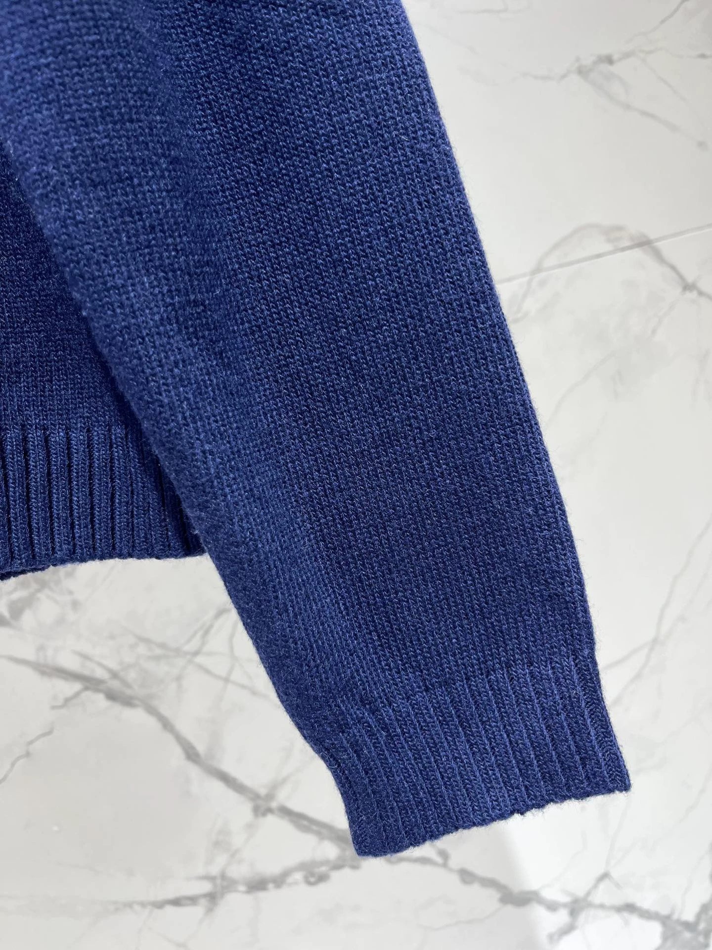 D 25 New letter-print cashmere and wool sweater.