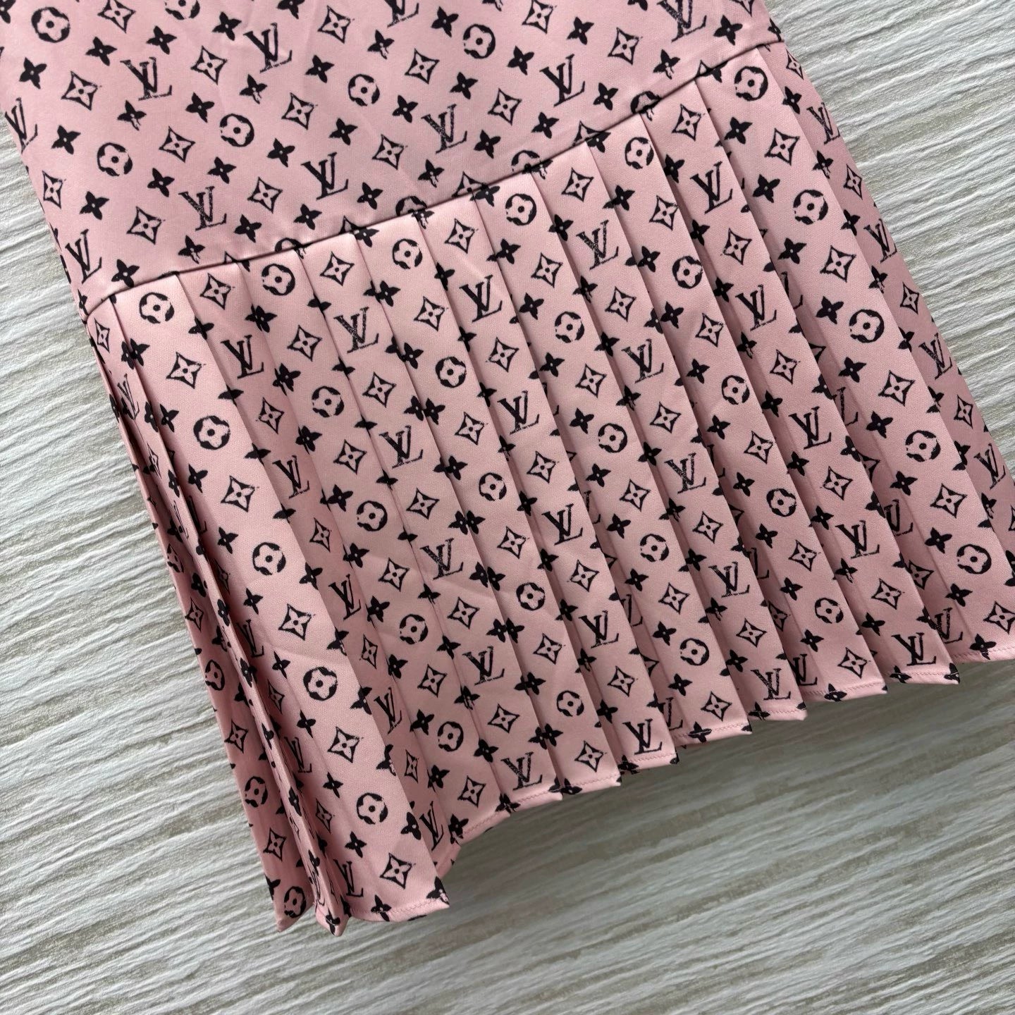 L 25 Spring/Summer New Pink Sleeveless Pressed Pleated Dresses