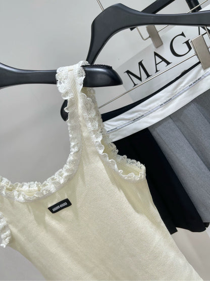 M 25 Apricot lace vest