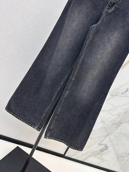 D 25 Damaged loose jeans