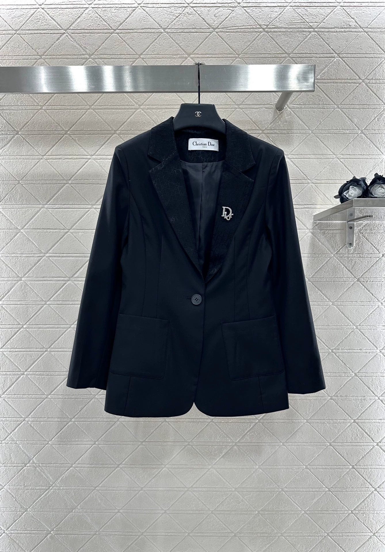 D 25 Brooch suit jacket