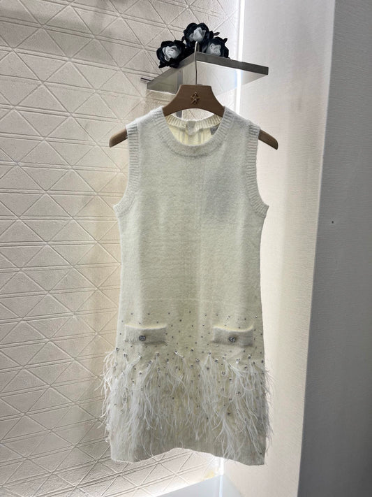 C 25 Spring and Summer new style hot diamond feather knitted vest skirt