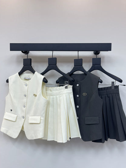 D 25 Bee embroidered vest + pleated skirt set