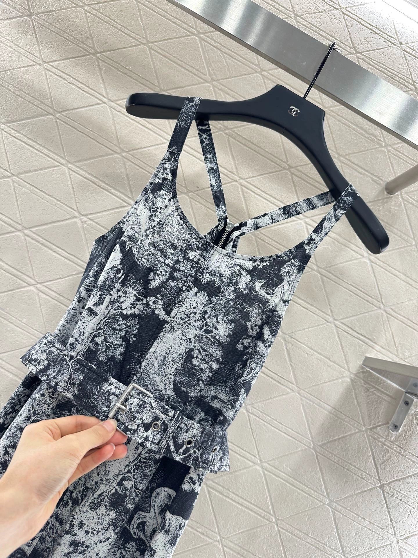 D 25 Belt-printed slip dress