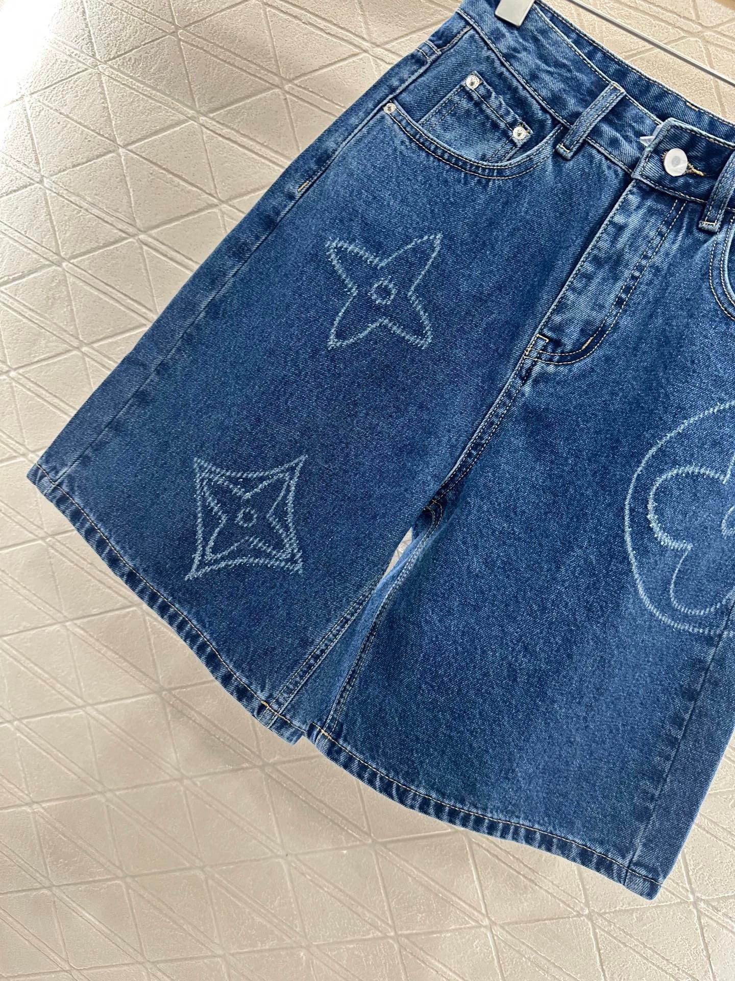 1ou 25 High-waisted laser-printed denim shorts