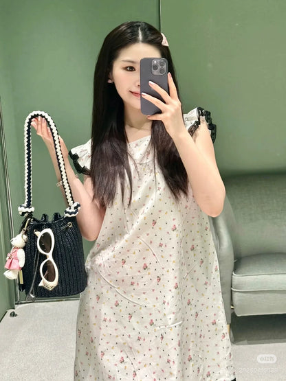 P 25 Lace floral flying sleeve dress