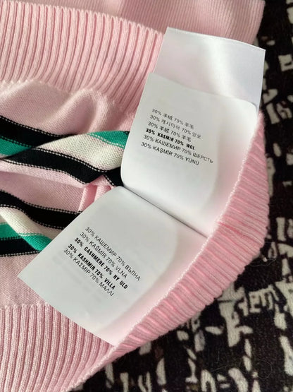 Haut en tricot à manches courtes et revers boutonnés à rayures contrastées M 25 (blanc/rose) 
