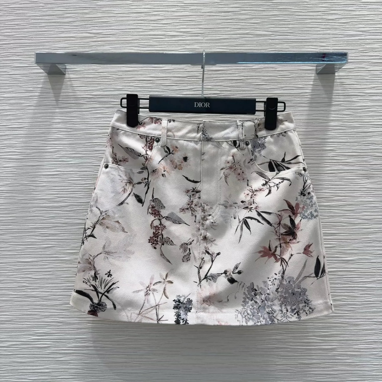 D 25 New Color-Crossing Printed Half Skirt