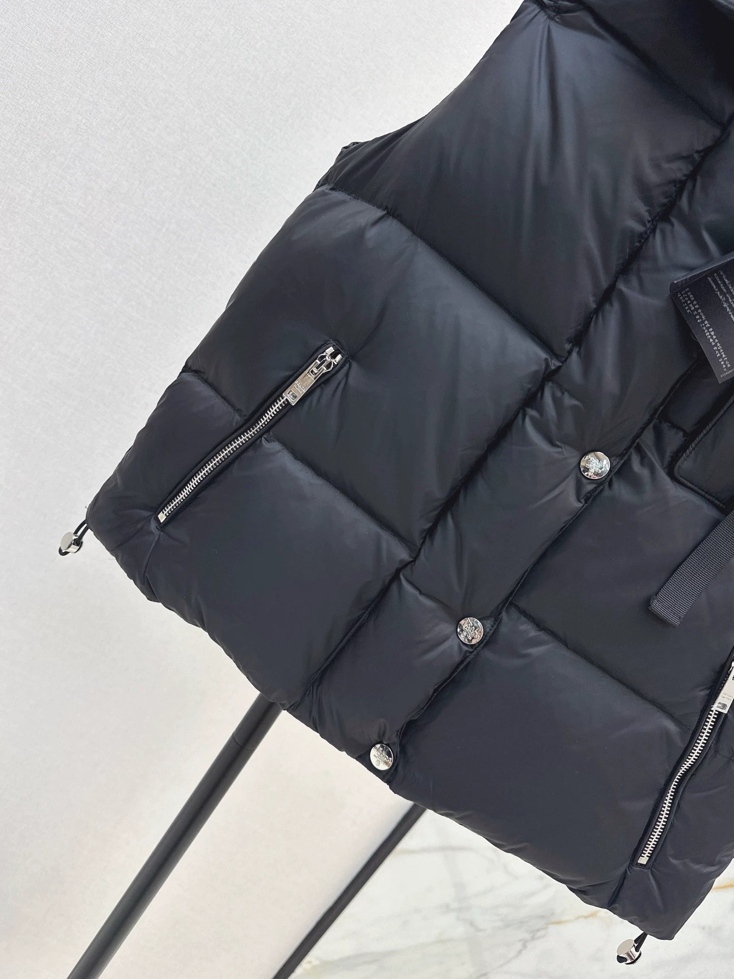 P 25fw hooded turtleneck down vest