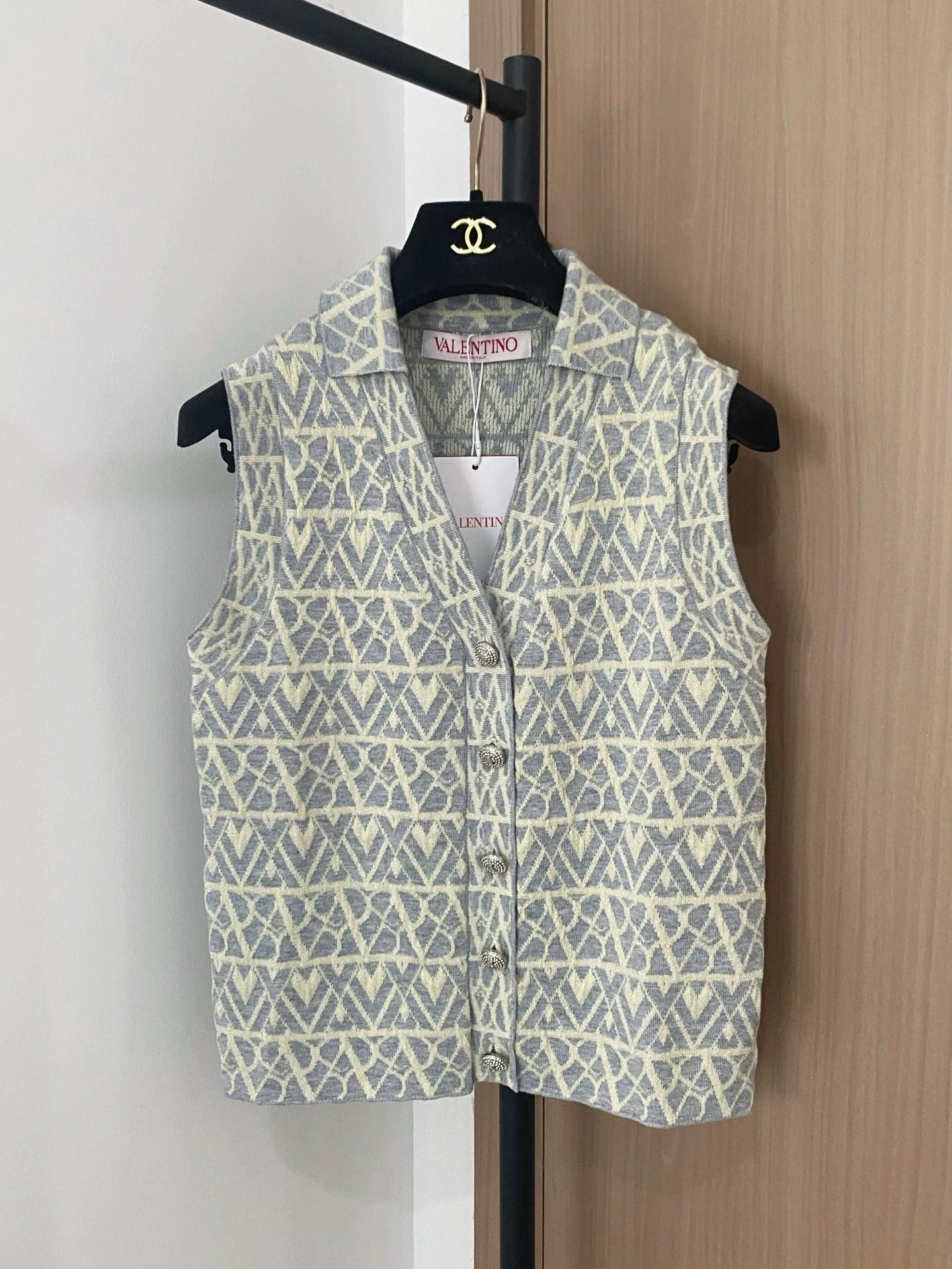 Val 25 sleeveless knitted vest