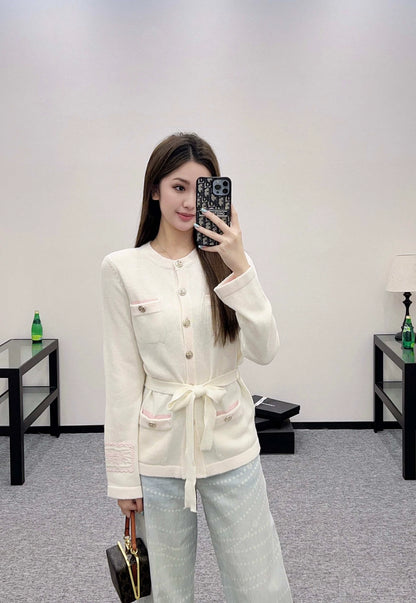 C New 25-item bag button and belted knitted cardigan.