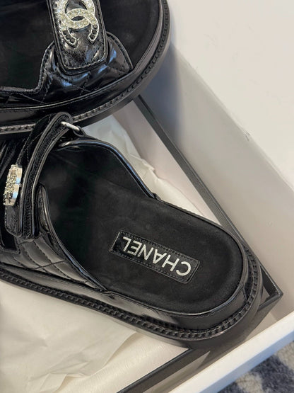 C 25 Summer New Rhinestone Logo Beach Sandals