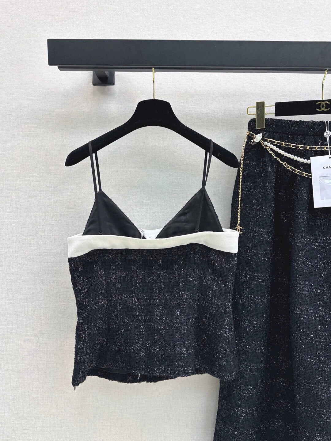 C New Spring/Summer 3D Flower Embellished Camisole with Waist Chain, High-Waisted Skirt
