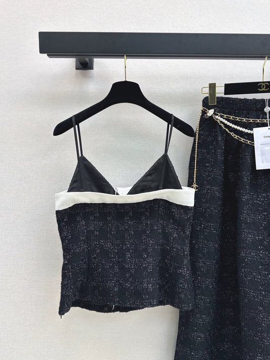 C New Spring/Summer 3D Flower Embellished Camisole with Waist Chain, High-Waisted Skirt