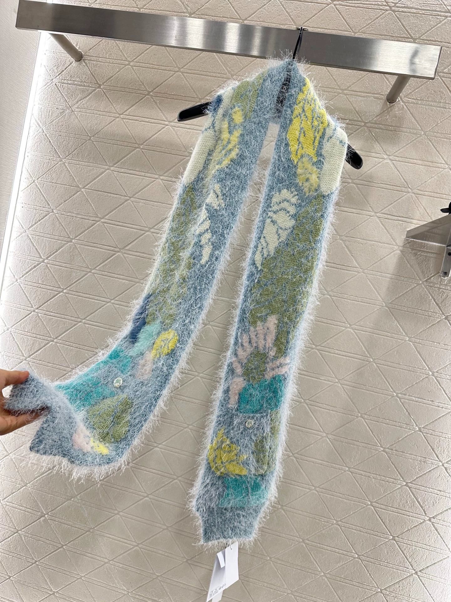 C 25 Mohair knitted scarf