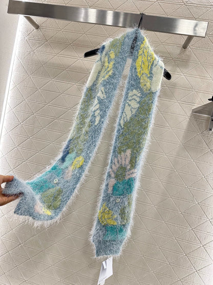 C 25 Mohair knitted scarf