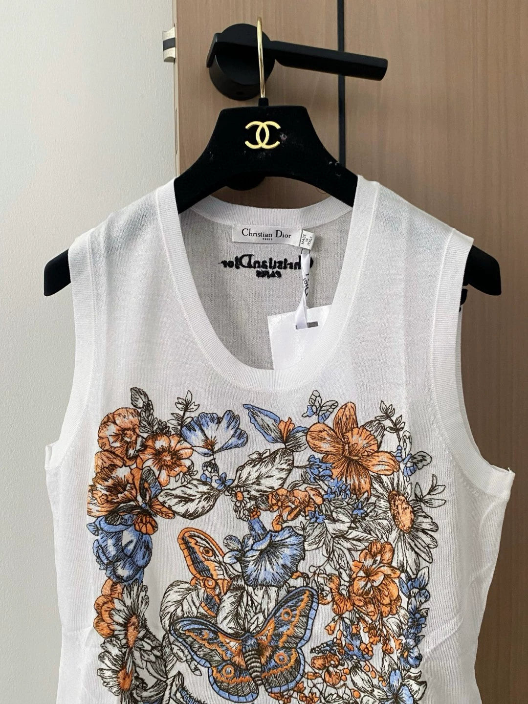 D 25 New Embroidered Knit Vest